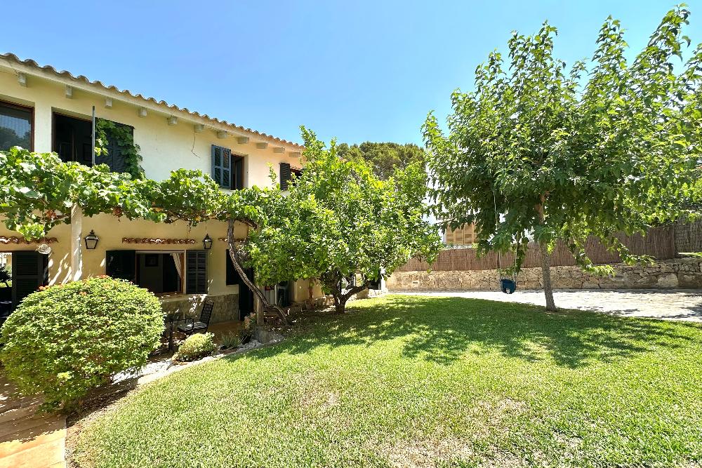 schoenes-grosses-haus-mit-garten-in-cala-blava
